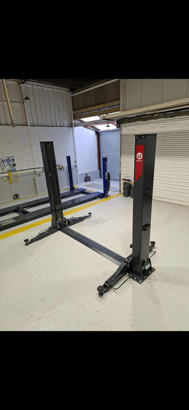 Wheel alignment bay